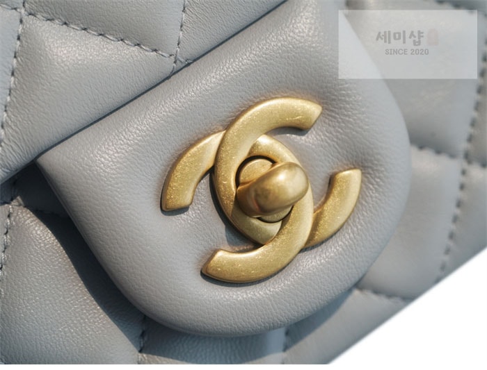 C H A N E L 샤넬 클래식 골드볼 미니 플랩백 그레이 그레이 Bag 20번 이미지