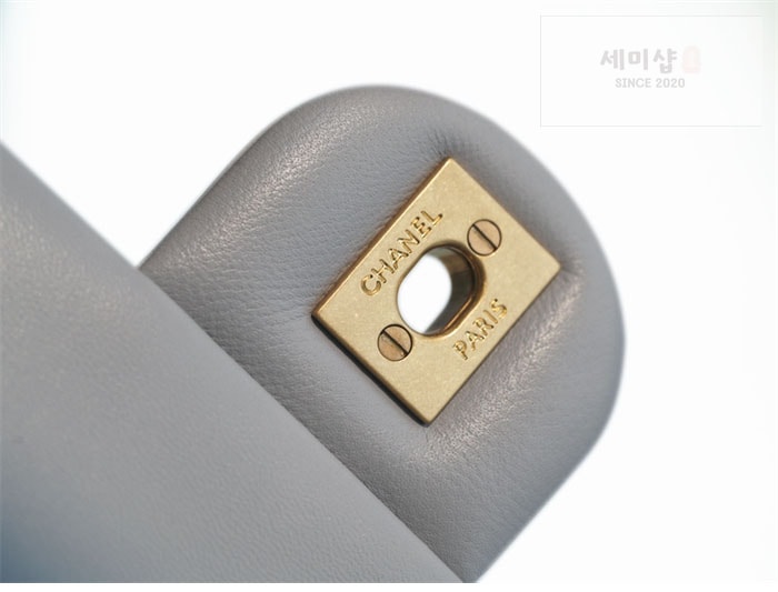 C H A N E L 샤넬 클래식 골드볼 미니 플랩백 그레이 그레이 Bag 13번 이미지