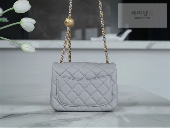 C H A N E L 샤넬 클래식 골드볼 쁘띠삭 플랩백 그레이 그레이 Bag 3번 이미지