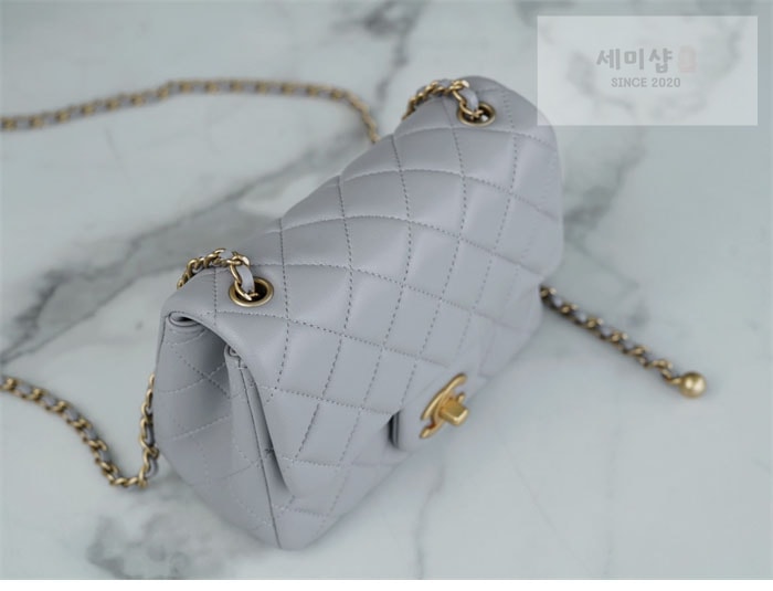 C H A N E L 샤넬 클래식 골드볼 쁘띠삭 플랩백 그레이 그레이 Bag 10번 이미지
