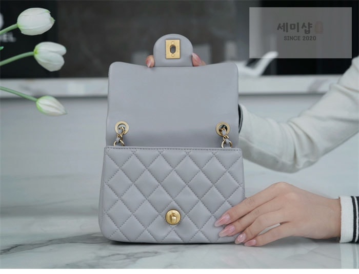 C H A N E L 샤넬 클래식 골드볼 쁘띠삭 플랩백 그레이 그레이 Bag 16번 이미지