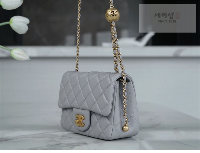 C H A N E L 샤넬 클래식 골드볼 쁘띠삭 플랩백 그레이 그레이 Bag 11번 이미지