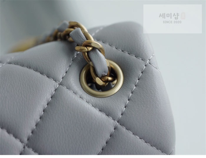 C H A N E L 샤넬 클래식 골드볼 쁘띠삭 플랩백 그레이 그레이 Bag 13번 이미지
