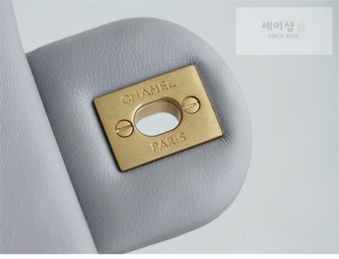 C H A N E L 샤넬 클래식 골드볼 쁘띠삭 플랩백 그레이 그레이 Bag 7번 이미지