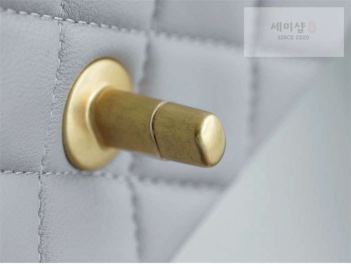 C H A N E L 샤넬 클래식 골드볼 쁘띠삭 플랩백 그레이 그레이 Bag 14번 이미지
