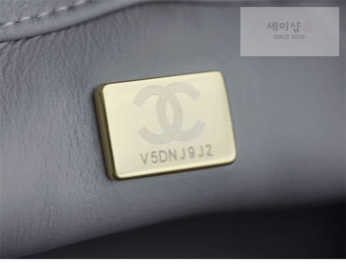 C H A N E L 샤넬 클래식 골드볼 쁘띠삭 플랩백 그레이 그레이 Bag 8번 이미지