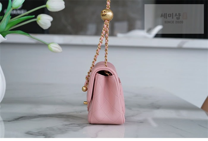C H A N E L 샤넬 클래식 골드볼 쁘띠삭 플랩백 핑크 핑크 Bag 6번 이미지