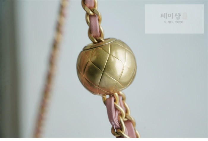 C H A N E L 샤넬 클래식 골드볼 쁘띠삭 플랩백 핑크 핑크 Bag 12번 이미지