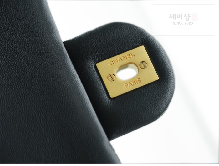 C H A N E L 샤넬 클래식 골든볼 플랩 뉴미니 블랙 블랙 Bag 7번 이미지