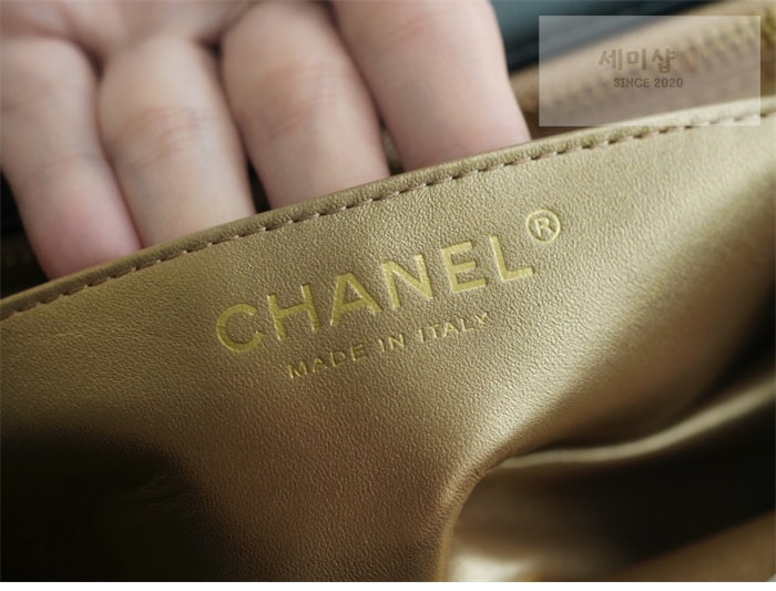 C H A N E L 샤넬 클래식 골든볼 플랩 뉴미니 블랙 블랙 Bag 14번 이미지