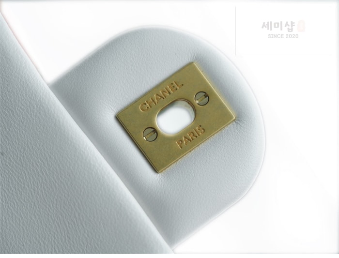 C H A N E L 샤넬 클래식 골든볼 플랩 뉴미니 화이트 화이트 Bag 16번 이미지
