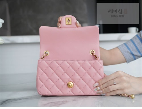 C H A N E L 샤넬 클래식 뉴미니 캐비어 금장 핑크 Bag 3번 이미지