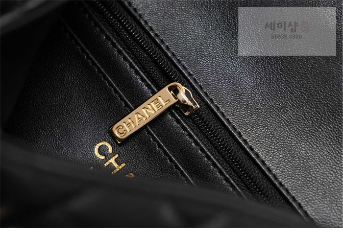 C H A N E L 샤넬 클래식 플랩 금장 블랙 Bag 8번 이미지