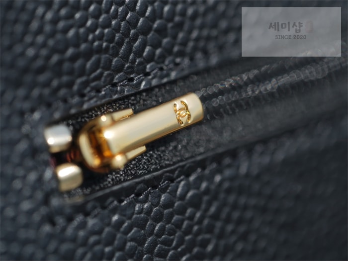 C H A N E L 샤넬 클래식 WOC 블랙/금장 HAAS 가죽 블랙 Bag 20번 이미지