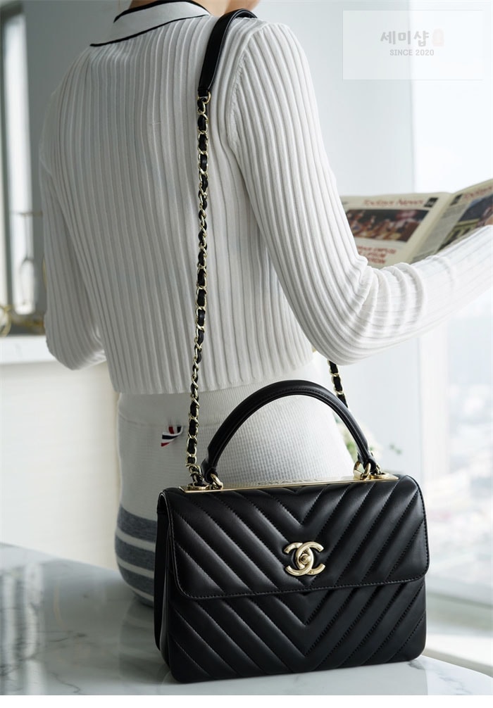 C H A N E L 샤넬 트렌디CC 쉐브론 탑핸들 스몰 블랙 Bag 1번 이미지
