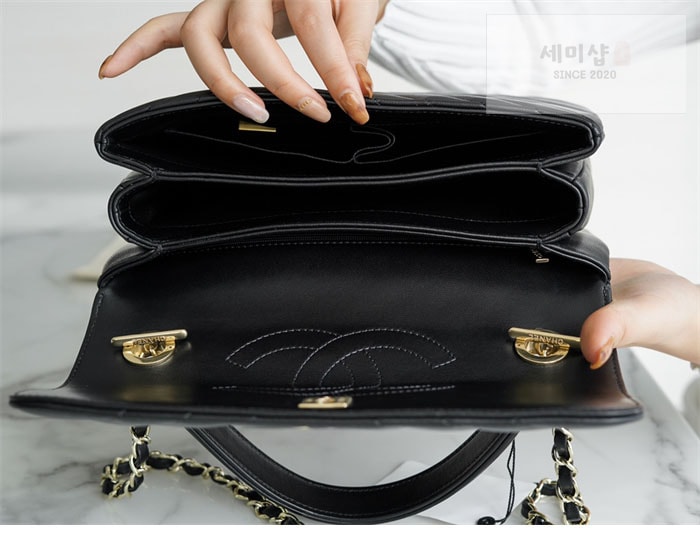 C H A N E L 샤넬 트렌디CC 쉐브론 탑핸들 스몰 블랙 Bag 15번 이미지