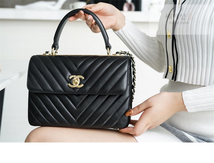 C H A N E L 샤넬 트렌디CC 쉐브론 탑핸들 스몰 블랙 Bag 9번 이미지