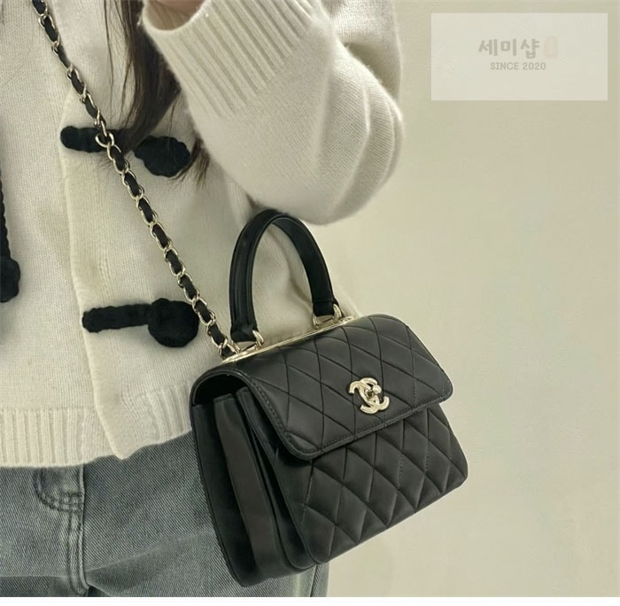 C H A N E L 샤넬 트렌디CC 퀼팅 탑핸들 미니 블랙 Bag 9번 이미지