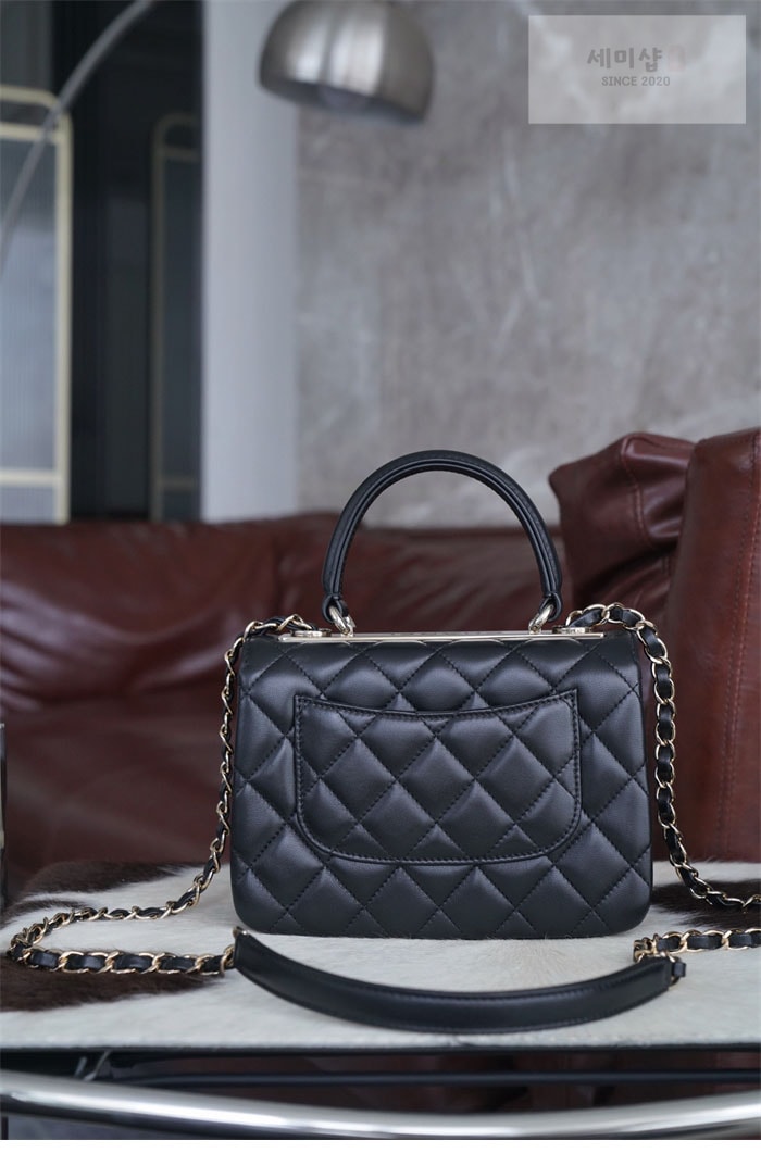 C H A N E L 샤넬 트렌디CC 퀼팅 탑핸들 미니 블랙 Bag 10번 이미지