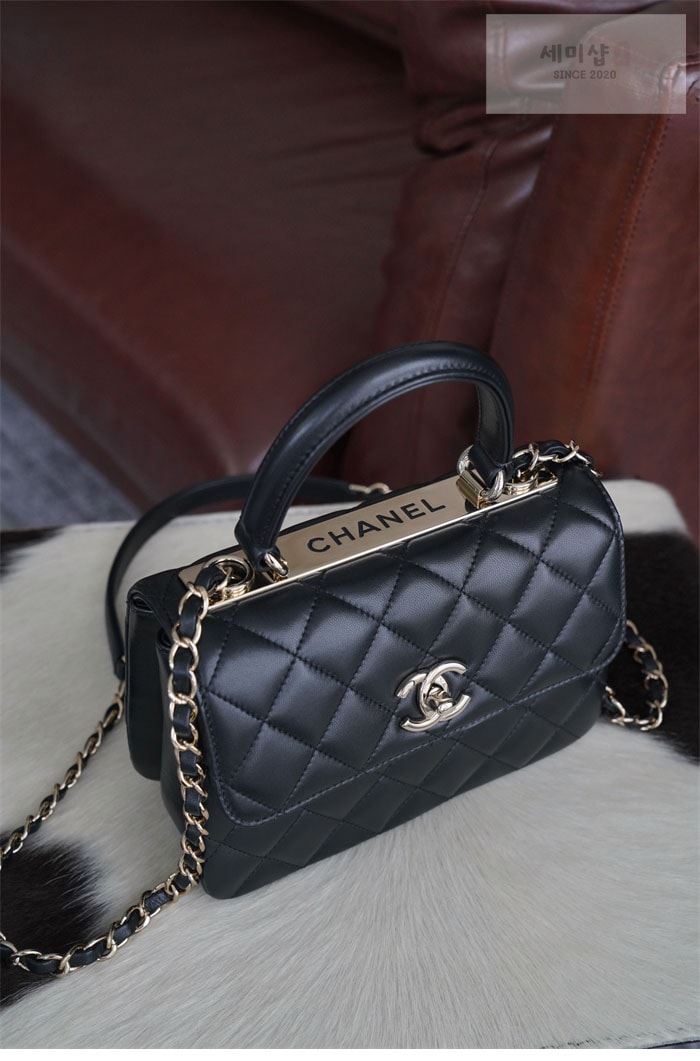 C H A N E L 샤넬 트렌디CC 퀼팅 탑핸들 미니 블랙 Bag 4번 이미지