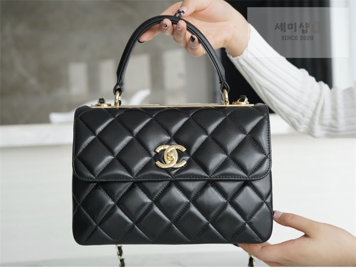 C H A N E L 샤넬 트렌디CC 퀼팅 탑핸들 스몰 블랙 Bag 4번 이미지