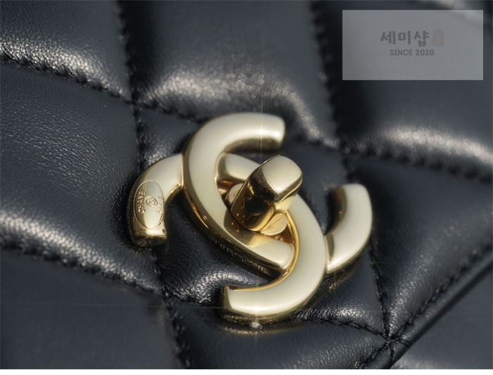 C H A N E L 샤넬 트렌디CC 퀼팅 탑핸들 스몰 블랙 Bag 11번 이미지
