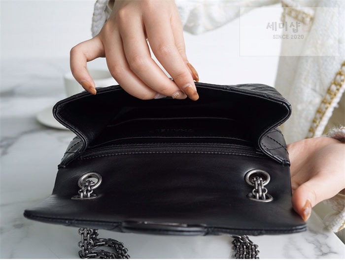 C H A N E L 샤넬 2.55 미니 빈티지 플랩백 은장 블랙 Bag 16번 이미지