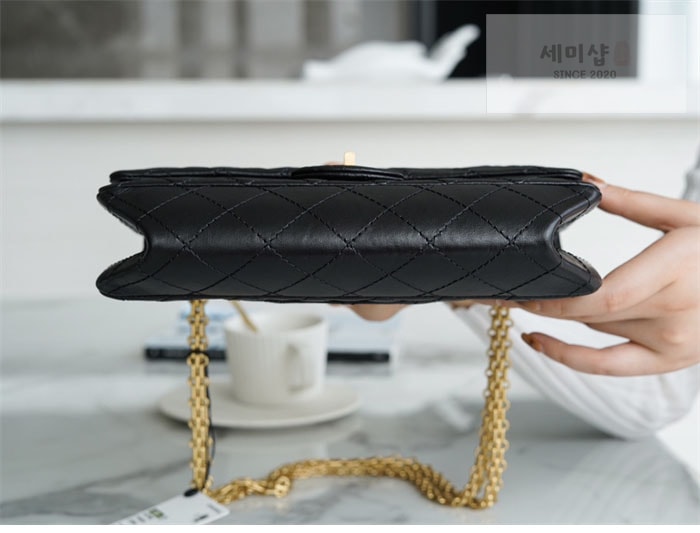C H A N E L 샤넬 2.55 빈티지 플랩백 금장 블랙 Bag 12번 이미지