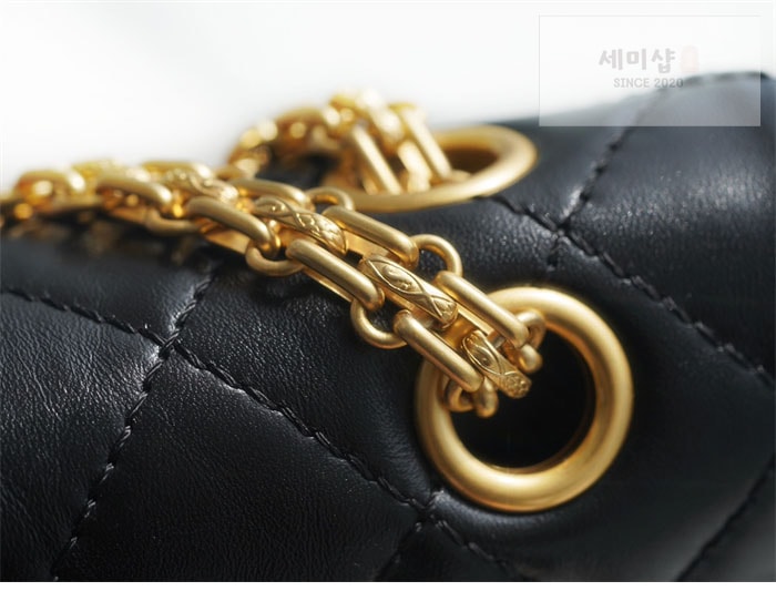 C H A N E L 샤넬 2.55 빈티지 플랩백 금장 블랙 Bag 15번 이미지