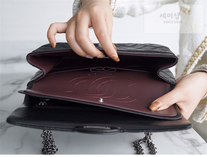 C H A N E L 샤넬 2.55 빈티지 플랩백 은장 블랙 Bag 16번 이미지