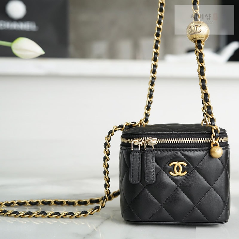 C H A N E L 샤넬 22B 베니티 골드볼 미니 백 골드메탈 블랙 블랙 Bag 1번 이미지
