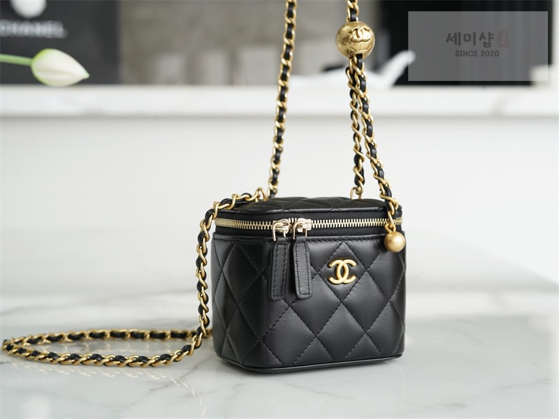 C H A N E L 샤넬 22B 베니티 골드볼 미니 백 골드메탈 블랙 블랙 Bag 4번 이미지