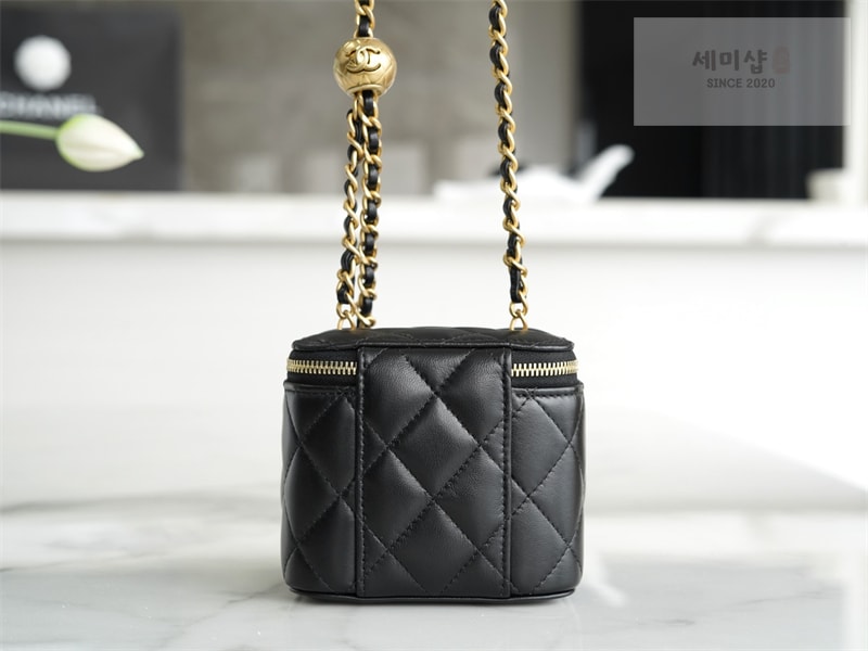 C H A N E L 샤넬 22B 베니티 골드볼 미니 백 골드메탈 블랙 블랙 Bag 8번 이미지