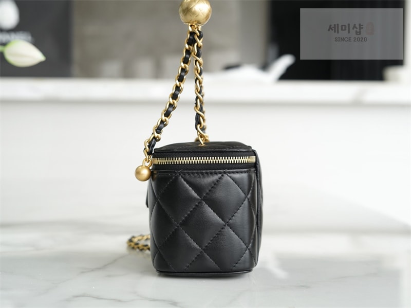 C H A N E L 샤넬 22B 베니티 골드볼 미니 백 골드메탈 블랙 블랙 Bag 11번 이미지
