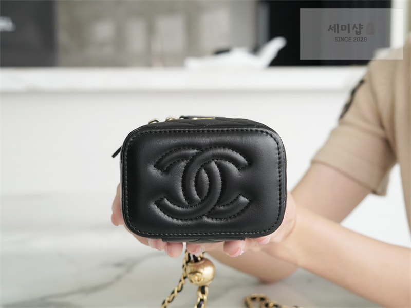 C H A N E L 샤넬 22B 베니티 골드볼 미니 백 골드메탈 블랙 블랙 Bag 12번 이미지