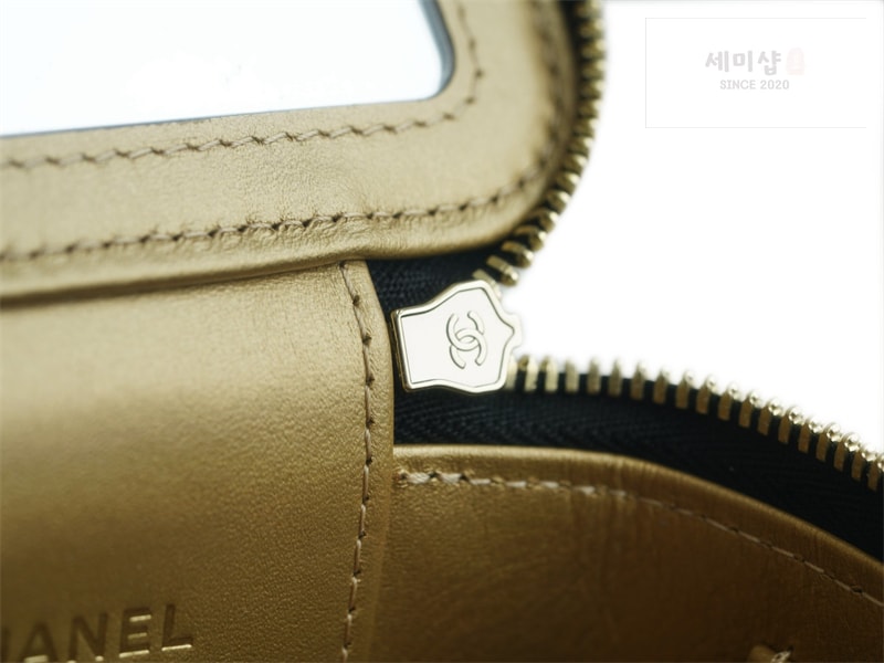 C H A N E L 샤넬 22B 베니티 골드볼 미니 백 골드메탈 블랙 블랙 Bag 14번 이미지