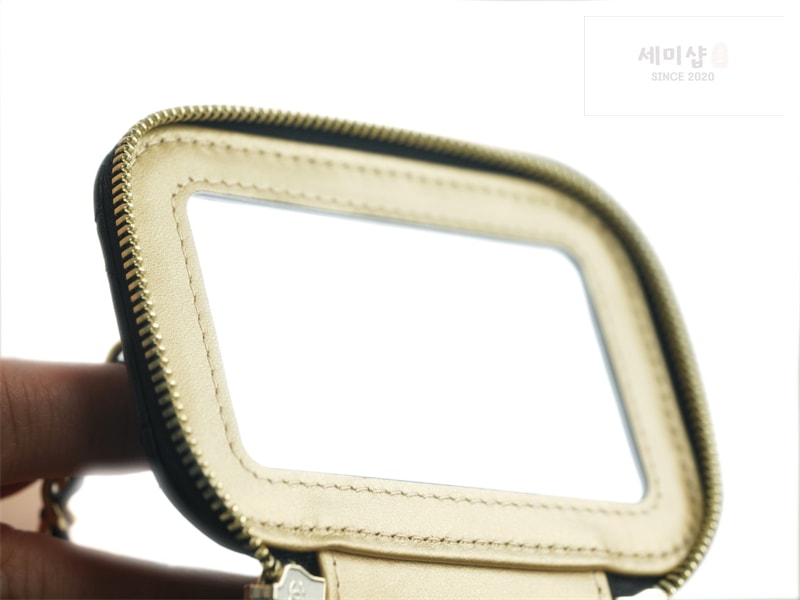 C H A N E L 샤넬 22B 베니티 골드볼 미니 백 골드메탈 블랙 블랙 Bag 17번 이미지
