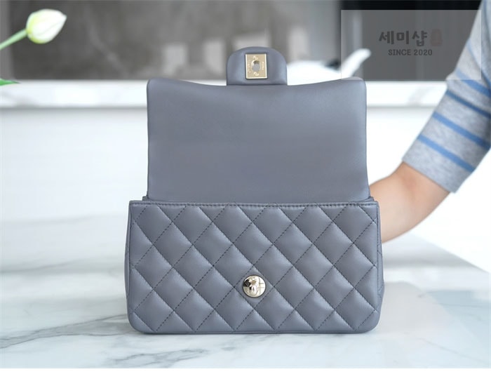 C H A N E L 샤넬 23k 뉴미니 탑핸들 CC 클래식 플랩 그레이 Bag 10번 이미지
