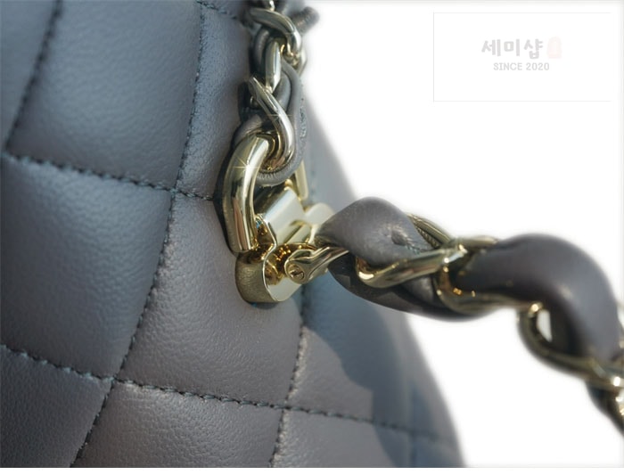 C H A N E L 샤넬 23k 뉴미니 탑핸들 CC 클래식 플랩 그레이 Bag 11번 이미지