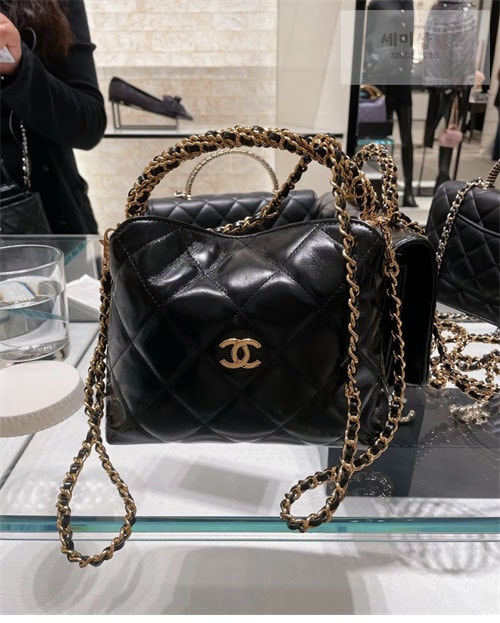 C H A N E L 샤넬 24B 램스킨 탑핸들백 블랙 Bag 3번 이미지