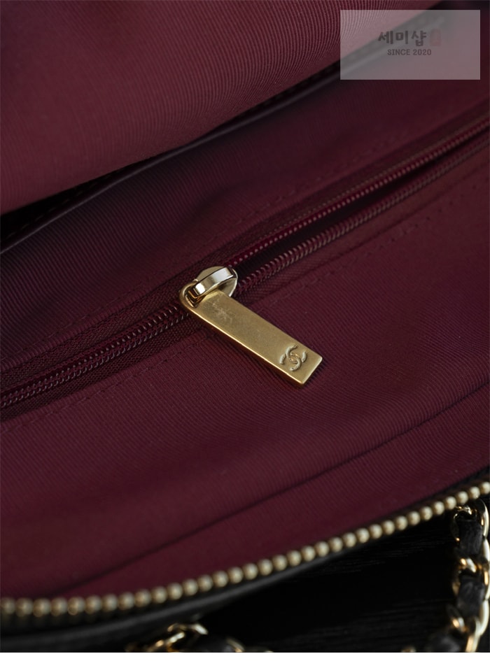 C H A N E L 샤넬 24K 골드메탈 카메라백 라지 블랙 Bag 24번 이미지