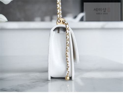 샤넬 샤넬 24c 𝐇𝐚𝐚𝐬 CF 플랩백 22cm 화이트 화이트 Bag 18번 이미지