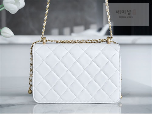 샤넬 샤넬 24c 𝐇𝐚𝐚𝐬 CF 플랩백 22cm 화이트 화이트 Bag 3번 이미지