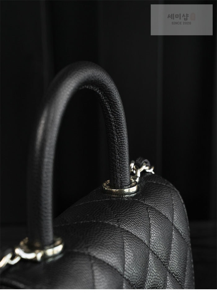 C H A N E L 샤넬 24k 코코 핸들 나노 미니백 HAAS 가죽 블랙 Bag 22번 이미지