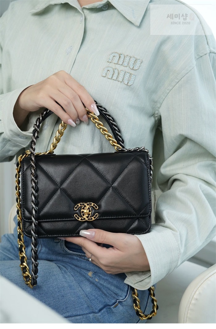 C H A N E L 샤넬 24p 19 WOC 블랙 골드 백 블랙 Bag 17번 이미지
