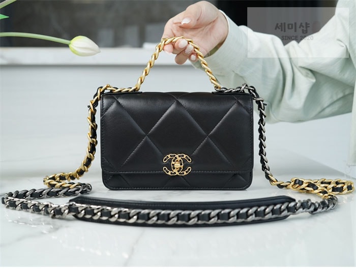 C H A N E L 샤넬 24p 19 WOC 블랙 골드 백 블랙 Bag 12번 이미지