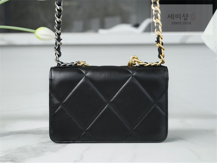 C H A N E L 샤넬 24p 19 WOC 블랙 골드 백 블랙 Bag 18번 이미지