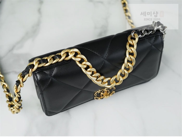 C H A N E L 샤넬 24p 19 WOC 블랙 골드 백 블랙 Bag 19번 이미지