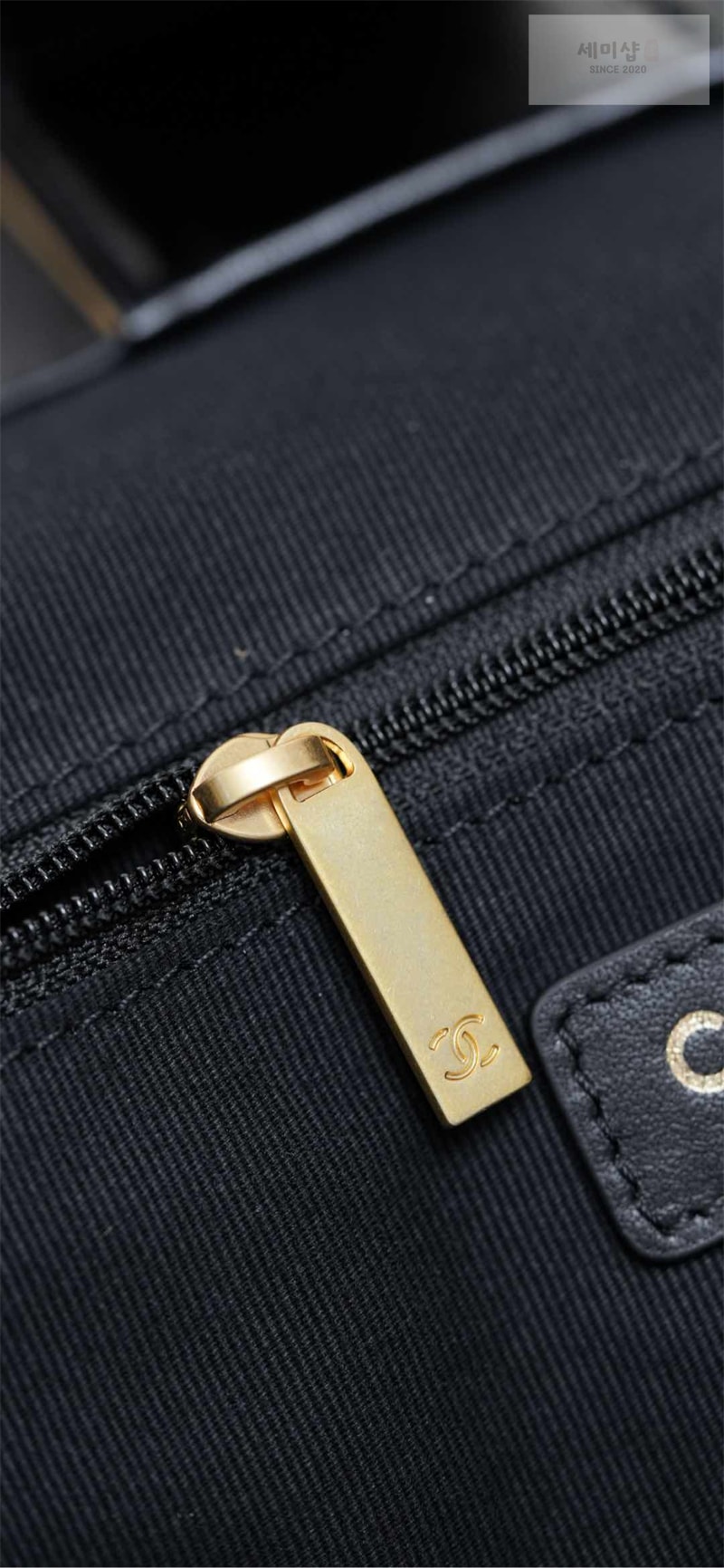 C H A N E L 샤넬 25A 라지 쇼핑백 스웨이드 골드 메탈 블랙 Bag 8번 이미지