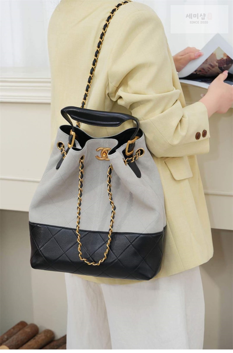 C H A N E L 샤넬 25A 스웨이드 쇼퍼백 블랙 Bag 9번 이미지
